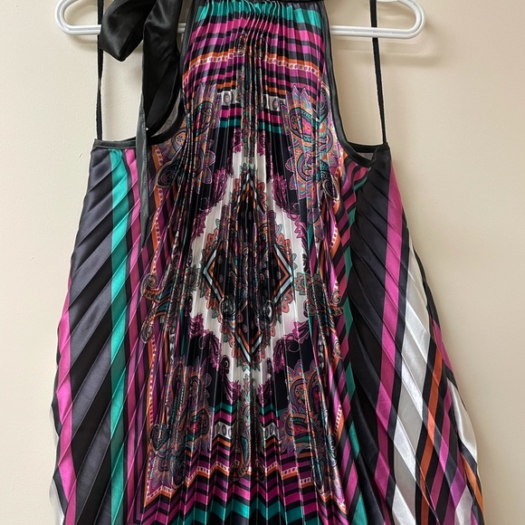 Top - Picture 2 of 3